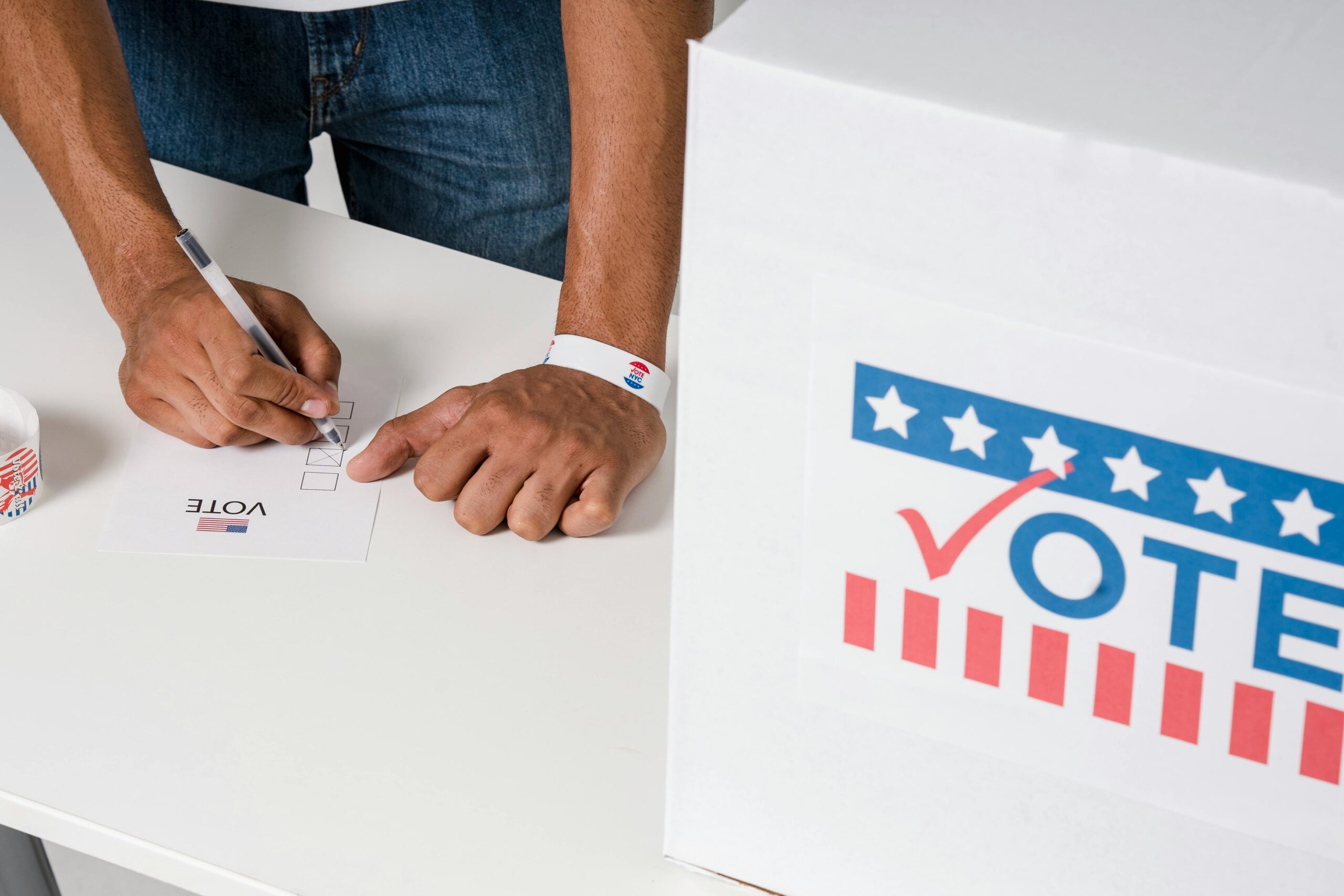 Proposed ICE Ban Near Polls Divides Virginia Leaders